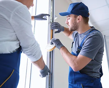 glass repair experts in Ives Estates, FL